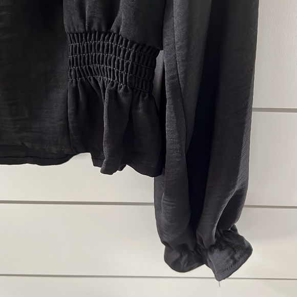 Top Shop black button up v-neck blouse. New with tags size 6. - Picture 3 of 8